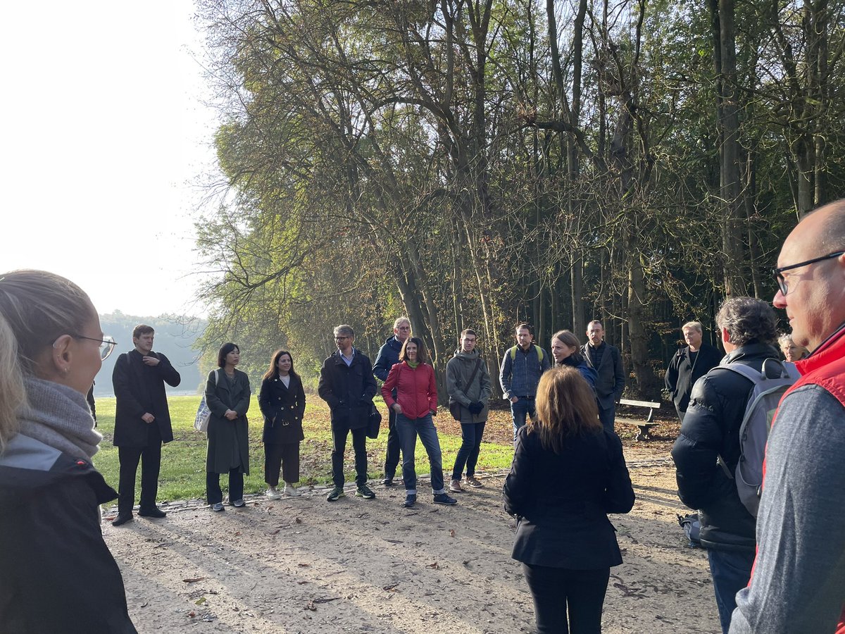 VincenLorusso's tweet photo. Walking 👣our pathway towards more efficient 💪🏼 #TeamWork; in the beautiful autumn scenery of #Tervuren park 🍂🍁- Lots of good strides in sight! 🌈🌞☀️🇪🇺@MariaCrisRusso @EUScienceInnov #TheFutureLooksBright #EUGlobalApproach #DGRTD #InternationalCooperation #MakingItHappen https://t.co/MUJfIvYmeo