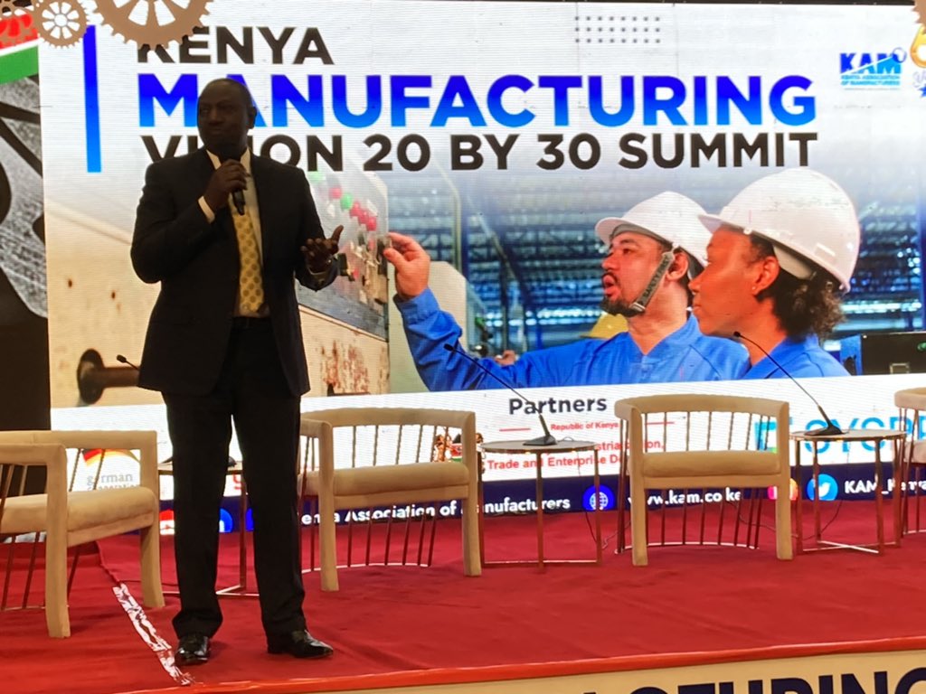 „Today we talk about opportunities, and that’s great!“. @WilliamsRuto addressing @KAM_Kenya conference #Manufacturing20by30. 🇩🇪supports 🇰🇪in strengthening entrepreneurship and manufacturing. @giz_gmbh, @KfW_FZ and @AHK_global are on it! Let’s move forward together 💪💪🏽