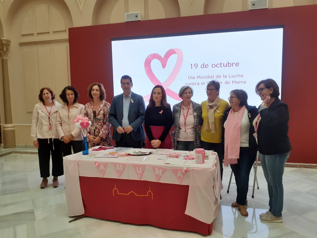 RTVEclm's tweet photo. Acto de cuestación en Ciudad Real con motivo del #DiaMundialDelCancerDeMama 

Desde #AMUMA piden más investigación y el adelanto de la edad en las mamografías 

@radio5_rne @rtvenoticias @rne https://t.co/4pOGfVH6CQ