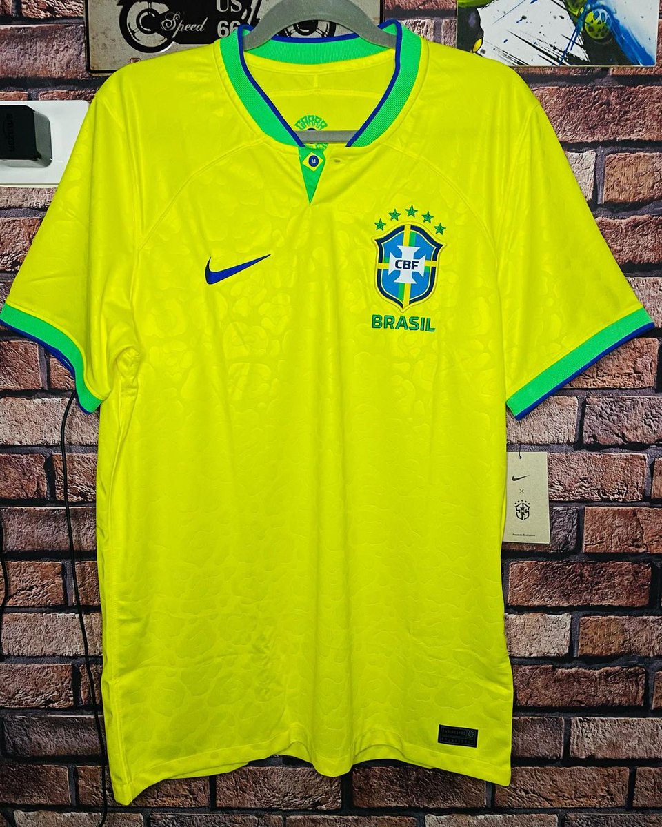 ArenaSportsHou1's tweet photo. @OleItumbi We sell jerseys, track suits, boots and other sporting equipment. 
Located in Nairobi CBD. 
Delivery is done country wide 

Contacts : 0710721664

#DIsoko https://t.co/hOK17552wm