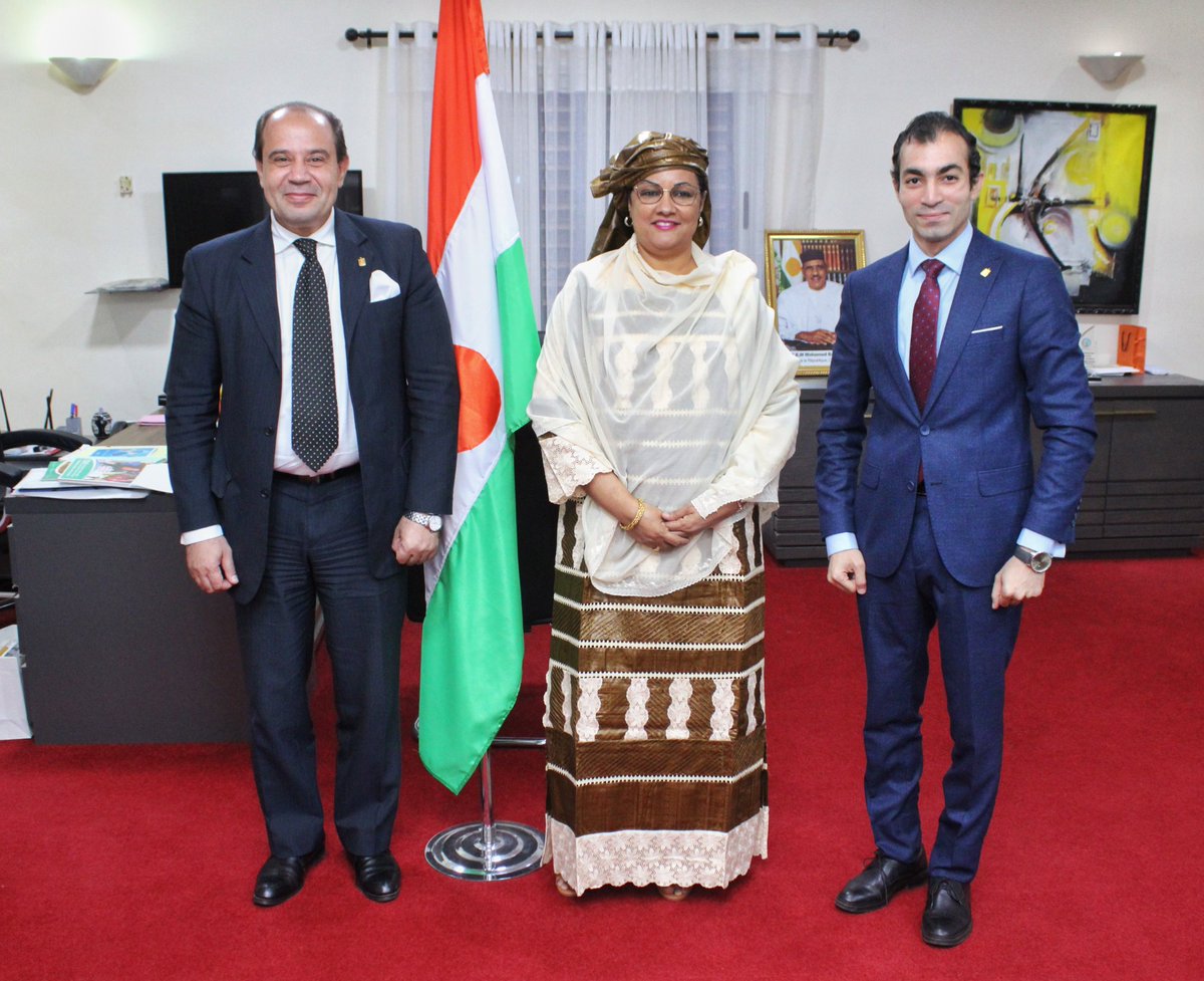 La Présidente de la Fondation Noor, a reçu en audience S. E. l’Ambassadeur d’Égypte au Niger. 
M. Sayed Mohamed était venu l'inviter à la Conférence/Exposition sur les Investissements arabo-africain et la coopération internationale qui se déroulera du 26 au 30/22 en Égypte.