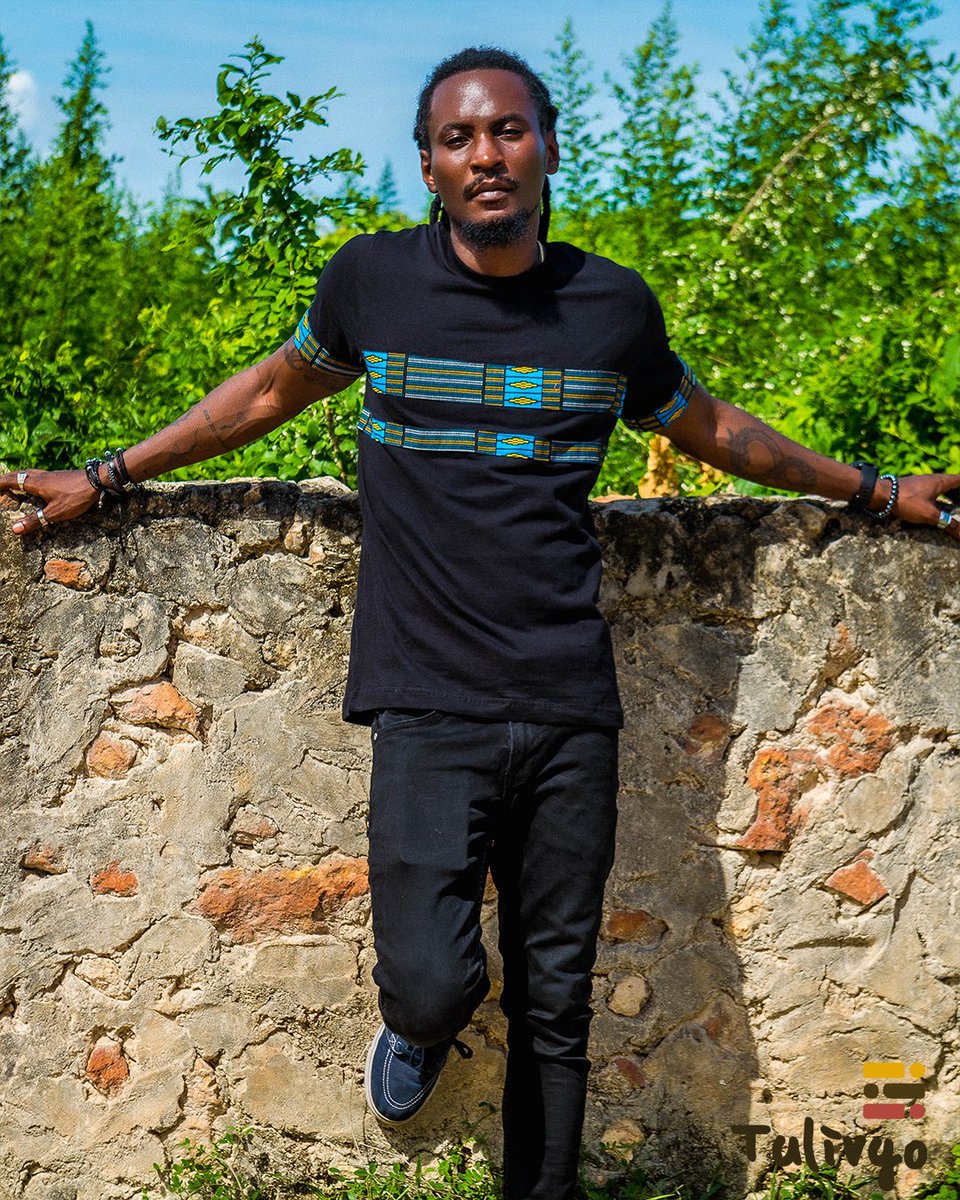 tulivyo's tweet photo. Our stripe t-shirt is also available in Black 🖤👌🏾.
🍂 https://t.co/CzVlhUQFdh https://t.co/Cbs4dIFWGW