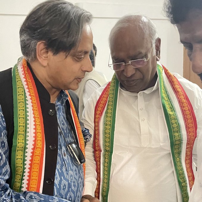 Senior Congress leader #MallikarjunKharge elected as new party chief. He defeats former Union Minister Shashi Tharoor. 