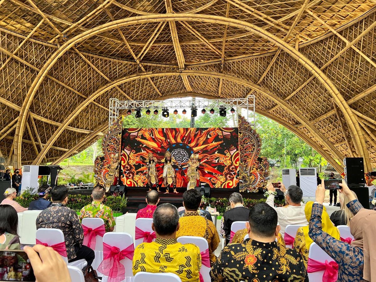 The Bali Fab Fest is the world’s biggest digital fabrication event for local and global innovators to accelerate Bali’s transition towards a regenerative economy. Fab City Hamburg team live in Bali <a href="/HSUHamburg/">HSU Hamburg</a> <a href="/dtecbw/">dtec.bw</a> <a href="/fabcityhamburg/">Fab City Hamburg</a> <a href="/fabcityglobal/">Fab City Global</a> <a href="/FabFndn/">Fab Foundation</a>