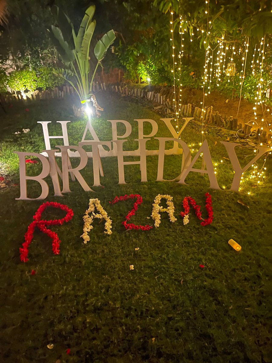 RazanRoouz's tweet photo. Happy birthday to me 🖤🖤🖤🖤 https://t.co/LcUgjU2vp5