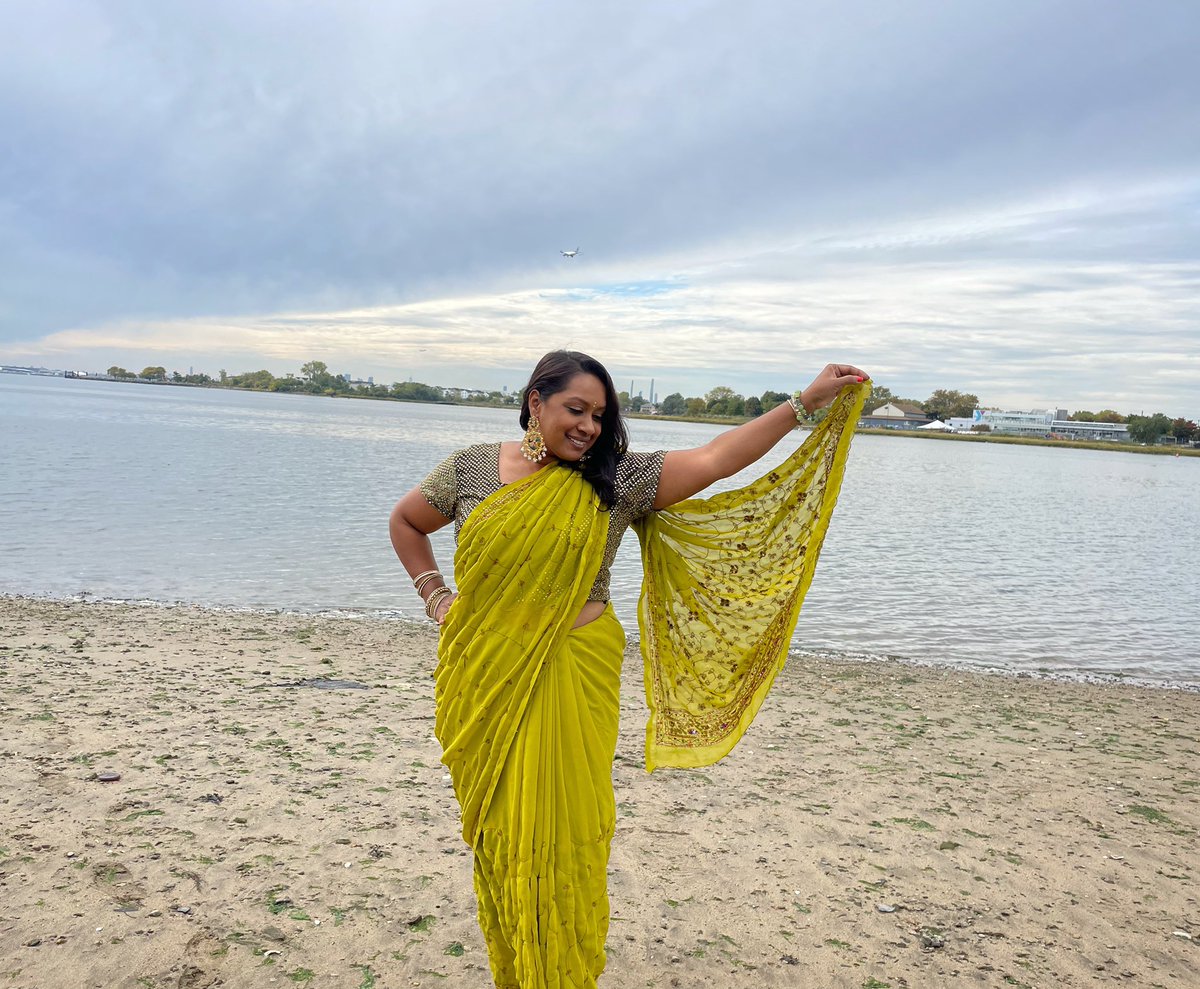 BharatiKemraj's tweet photo. Life is a beautiful journey that is meant to be embraced to the fullest every day…
#livelovelaugh #timeneverstops #sariinthesand #beyourself https://t.co/IUez4Ioekm