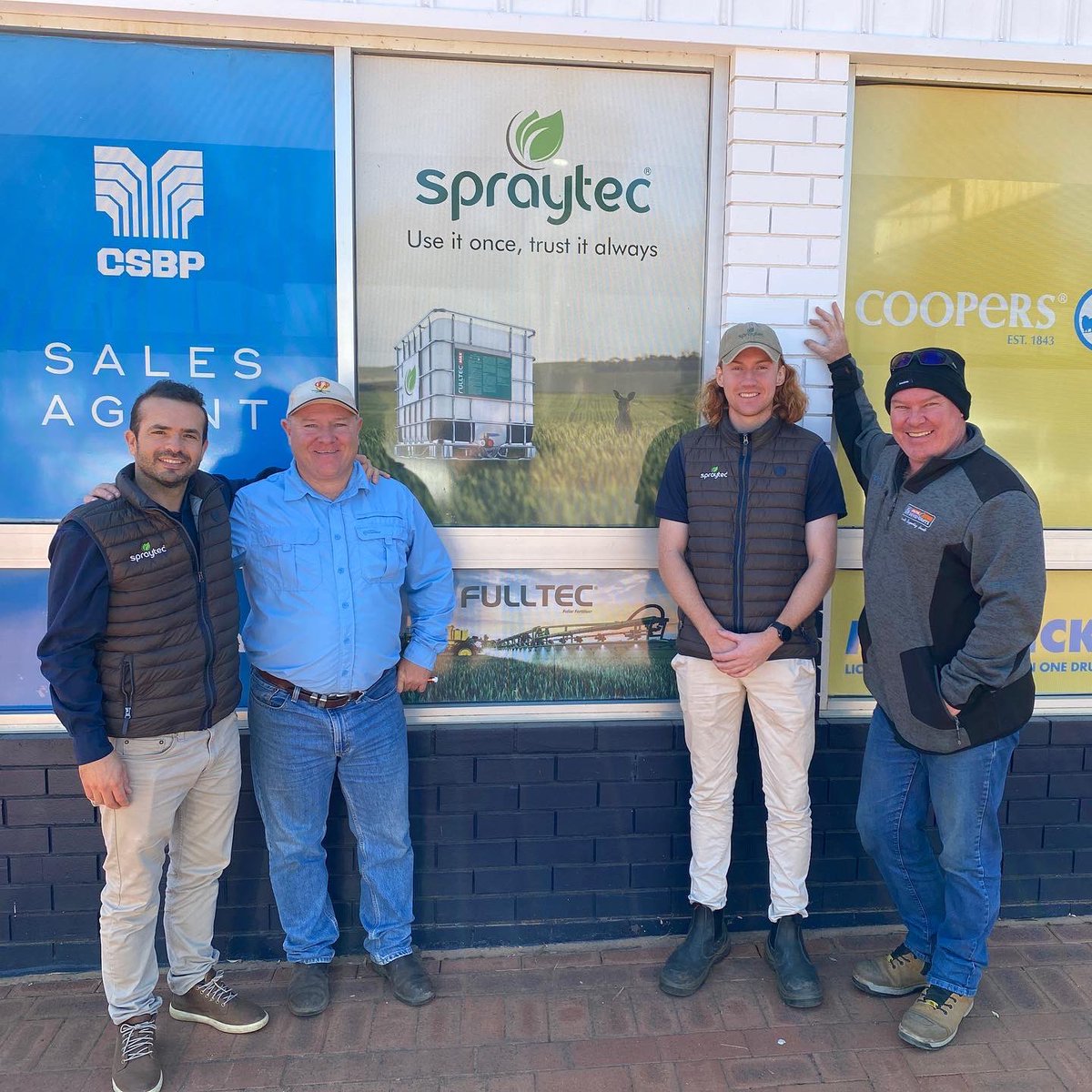 spraytec_aus's tweet photo. Recent activity with @brookton_rural &amp; WA agronomist @ZimStead as a one-way vision was finalised. We also presented &amp; showcased product demonstrations at the @DavidGrayAglink Brookton Trial Site! Quality of performance, practicality &amp; price competitiveness were key takeaways. https://t.co/W2kNMacpMH