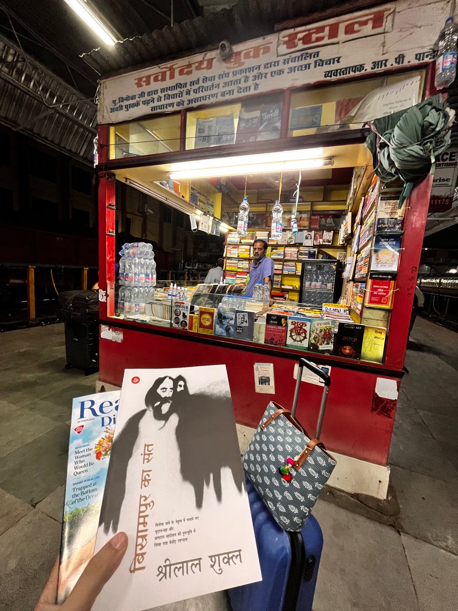thethirdeye003's tweet photo. Let’s continue to support these book-stalls at our Railway stations and elsewhere. I’ve seen many of them turning into fast- food joints over the years. We need to nurture a generation of book-readers than junk-eaters. https://t.co/Txhlimt64p