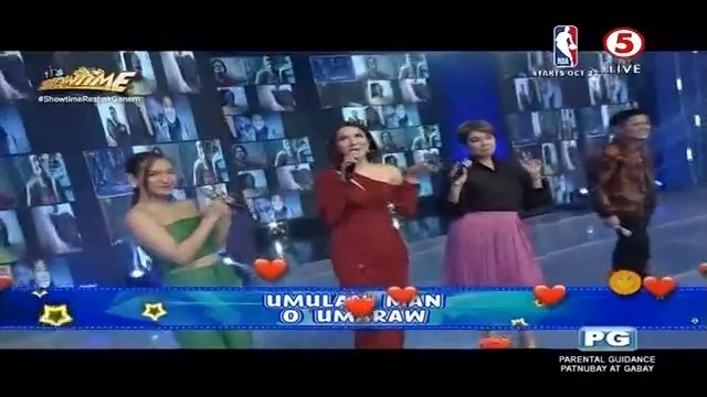 TV5manila's tweet photo. Forda good vibes at happiness ang ibibigay ng buong Showtime fam, kaya just sit back and relax lang kayo dyan! Tumutok lang sa kulitan at bardagulan nila, Madlang Pipol!🥳

#ShowtimeBeksciting
#ItsShowtimeTV5
#IBAngSayaPagSamaSama https://t.co/BFopjbB7CD