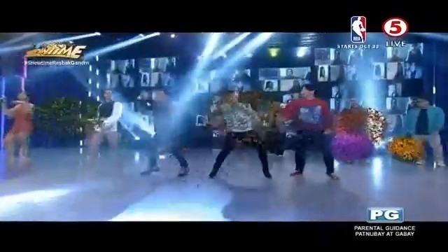 TV5manila's tweet photo. Forda turo ang peg ni Sir Ogie!🕺💃

#ShowtimeBeksciting
#ItsShowtimeTV5
#IBAngSayaPagSamaSama https://t.co/EYWL1UFHDz