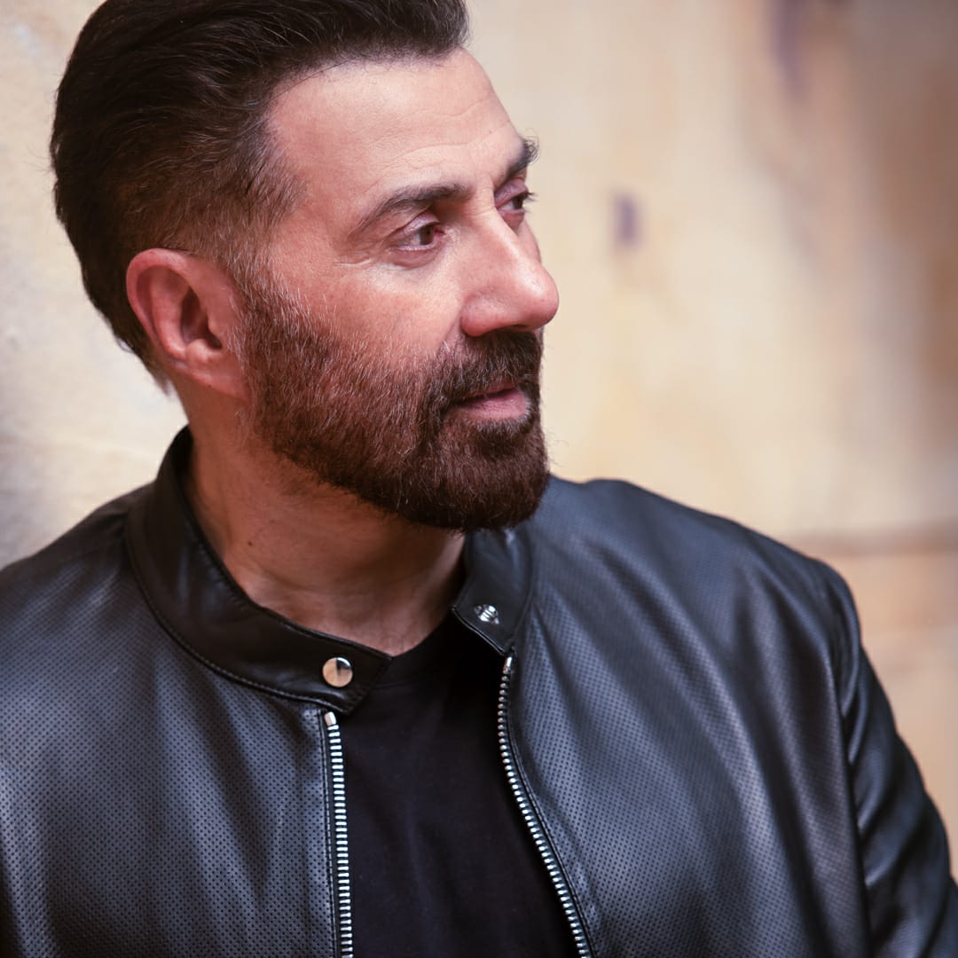 Sunny deol is the great actor who gives many blockblaster movies happy birthday sir .. 