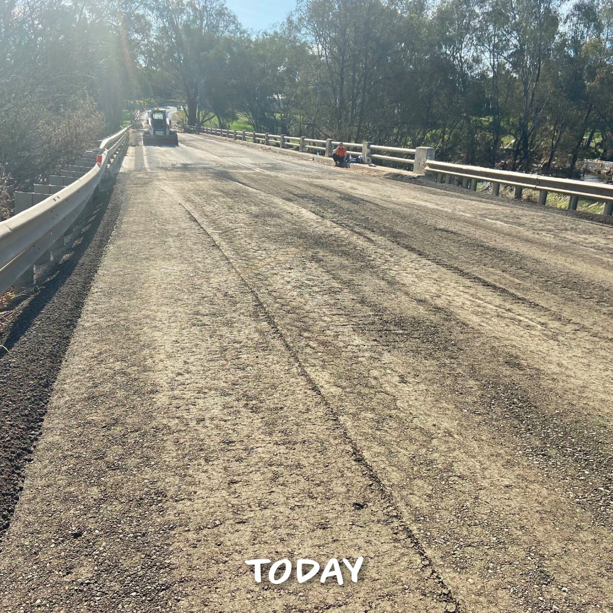DanielAndrewsMP's tweet photo. There are hundreds of roads closed across the state because of flood damage. 

But as of 3pm, there's one less. 

The McIvor Highway between Heathcote and Bendigo has just reopened. 

To all the road crews out around the clock - you're a bunch of legends. https://t.co/zRugVhx3ck