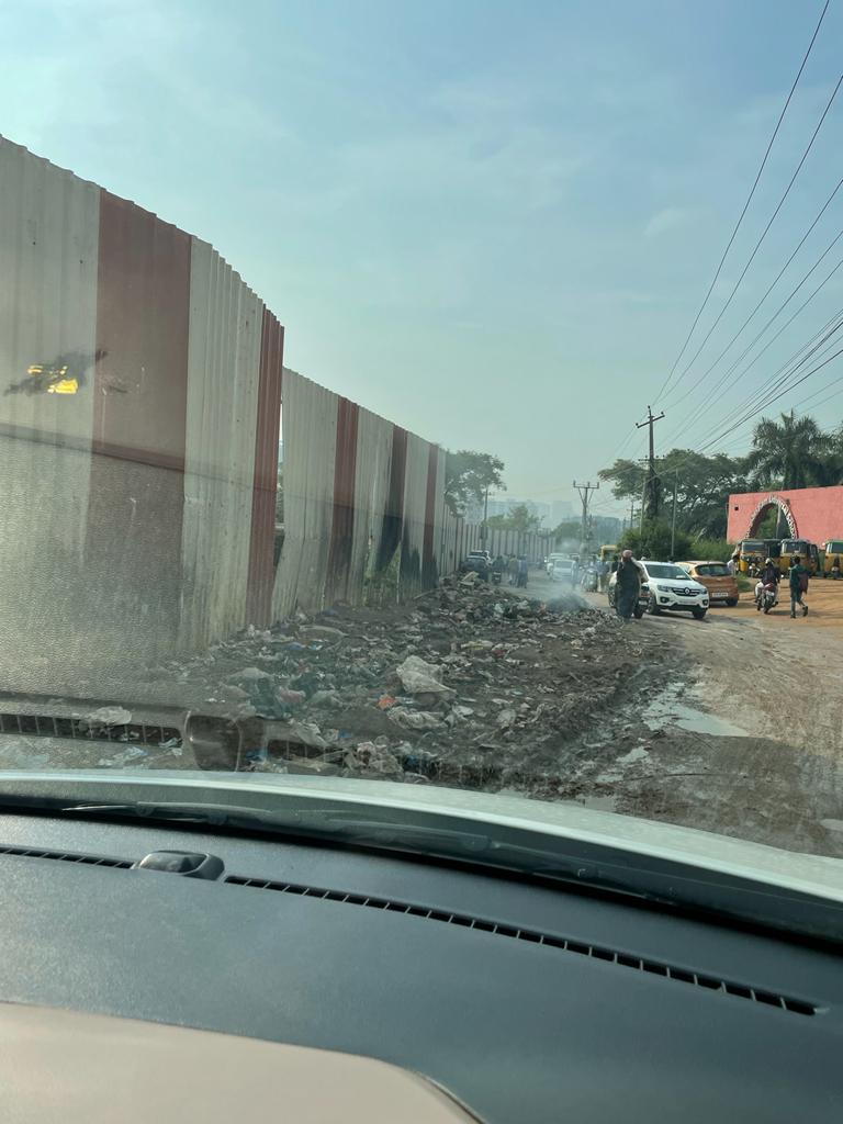 Deb_livnletliv's tweet photo. @ae_kondapur @TsspdclCorporat @GHMCOnline @KTRTRS @KTRoffice @CommissionrGHMC Please take some initiative to get the approach road to The Shri Ram Universal School repaired. It's not just a sore ride for kids, parents and staff but also a sore spot on #Hyderabad #GHMC https://t.co/pj5l32FaM0
