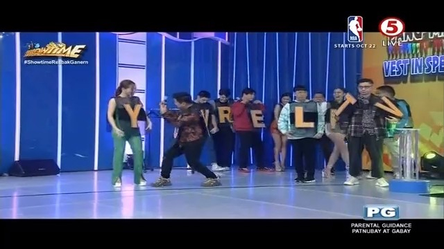 TV5manila's tweet photo. Good job lang kahit may konting  sablay para makaipon sa kaban ng bayan! Vest in Spelling na!🥰

#ShowtimeBeksciting
#ItsShowtimeTV5
#IBAngSayaPagSamaSama https://t.co/SJEordqHCP