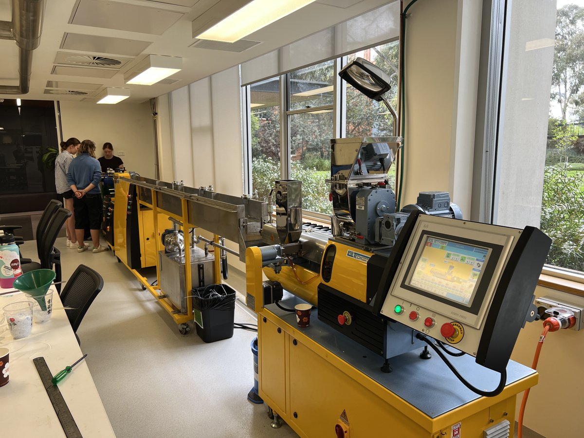 GeologyJames's tweet photo. ENGN3902/ENVS3016 Environmental Chemistry and Systems recycling polypropylene into 3D-printable filament at @anucecs. @ANUFennerSchool @ourANU https://t.co/Cu4LIK8hDQ