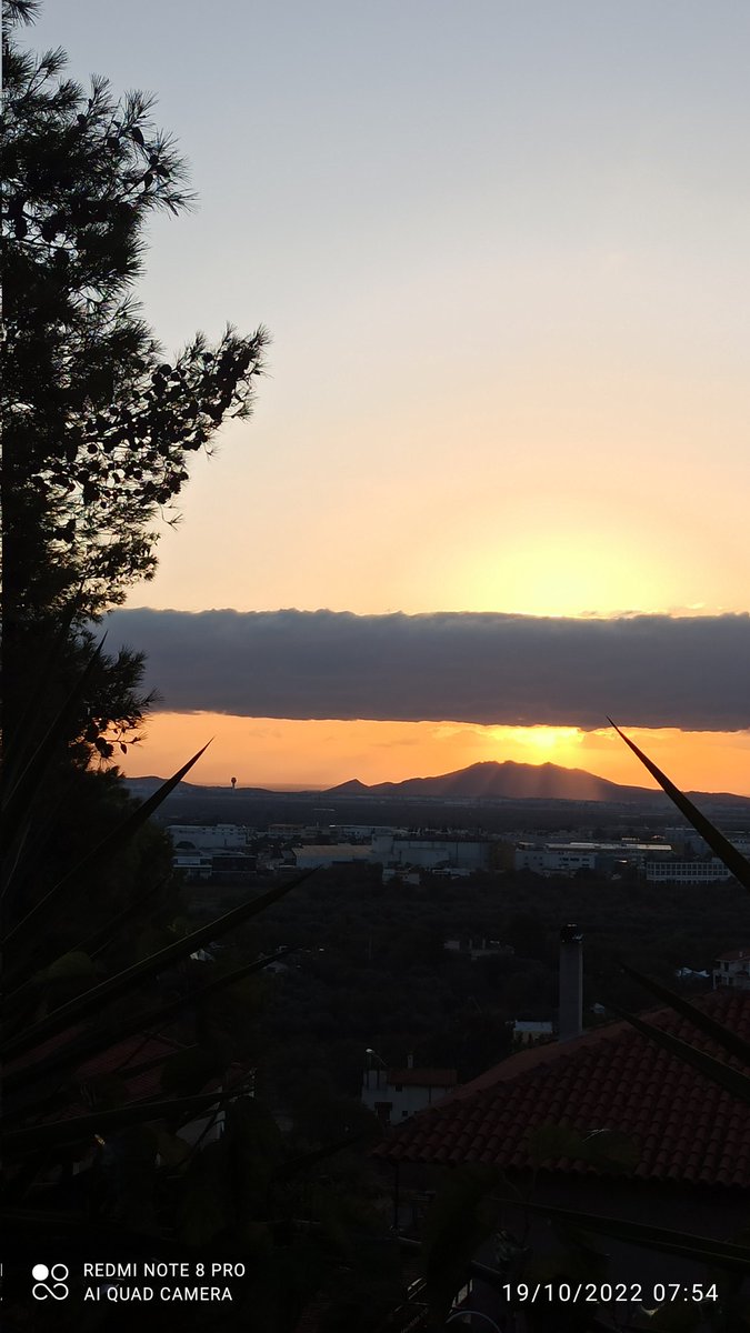"Ότι αρχίζει στο μυαλό , δε τελειώνει πουθενα ... "

Καλημέρα μας... ❤