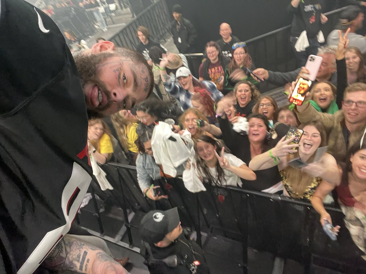 ShowerCheese's tweet photo. I GOT POST MALONE TO TAKE SELFIES ON MY MOMS PHONE AND SIGN MY SHIRT AND HE GAVE ME A HIGH FIVE. HE LOOKS AT ME IN THE EYES AND GOES “Did you have fun?” AND PUTS HIS HAND UP FOR A HIGH FIVE AND I FLIPPED MY SHIT LIKE I TOUCHED POST MALONE’S HAND HOLY FUCK @PostMalone https://t.co/YsisPmrq6d