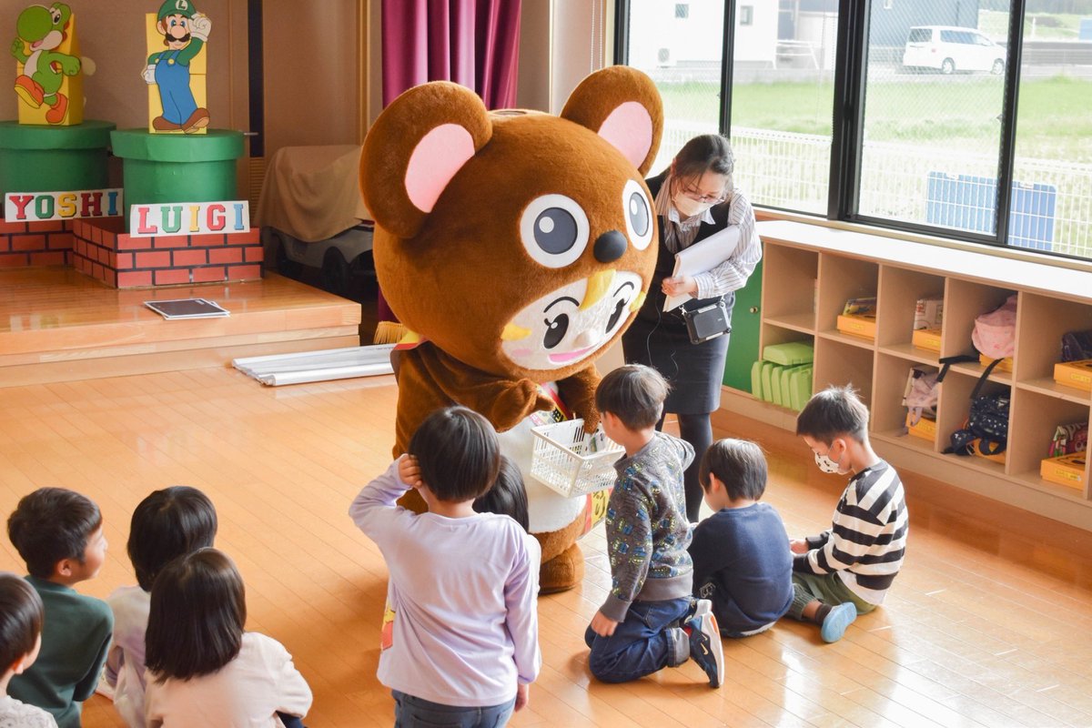 ほいくえんにいってきたよ〜🥰💖

ハッピーちゃんのはんしゃシールをくばってきたー🌟🌟