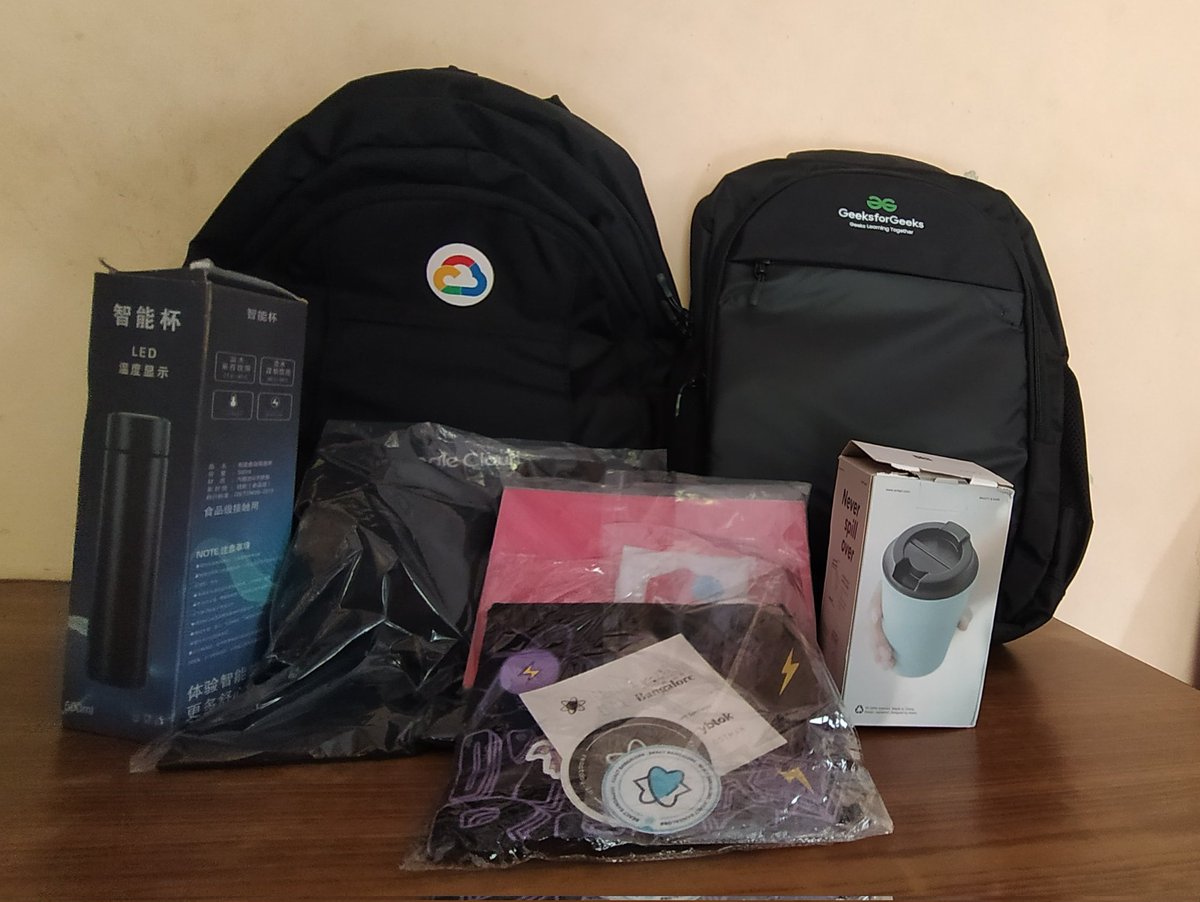shaishavsurati's tweet image. Reached home and unboxing some goodies 😍 #GoogleCloudReady #geeksforgeeks #reactdayindia @storyblok @GoogleCloud_IN @geeksforgeeks #mercan