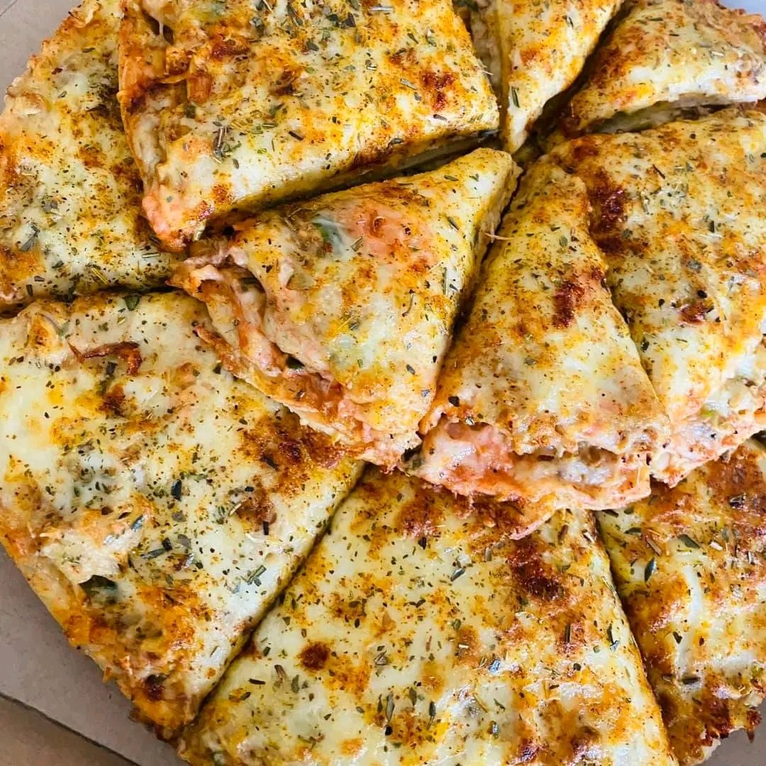 Hello hello!!!!! Our pizza lovers, get your meaties and cheesy PIZZA EVER🍕🍕🍕😊😊😋😋😋buy your large pizza and get the small 1 free yes FREE,!!! WHAT are you waiting for just pick up your phone and call us now!!!!
And keep Retweeting it can be You next