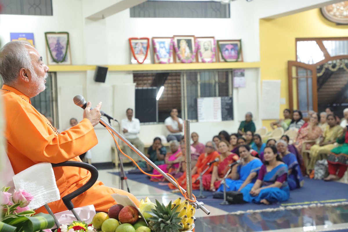ChinmayaMission's tweet photo. Inauguration of the 2nd Kannada Vedanta Course
Sripadashetra, Bengaluru.
.
#chinmayamission #chinmayacentre #inauguration #inaugurated #swamiji #swami #swamiswaroopananda #swaroopananda #students #course #kannada #kannadacourse #vendant #vedantacourse https://t.co/W4iI8vcjEd