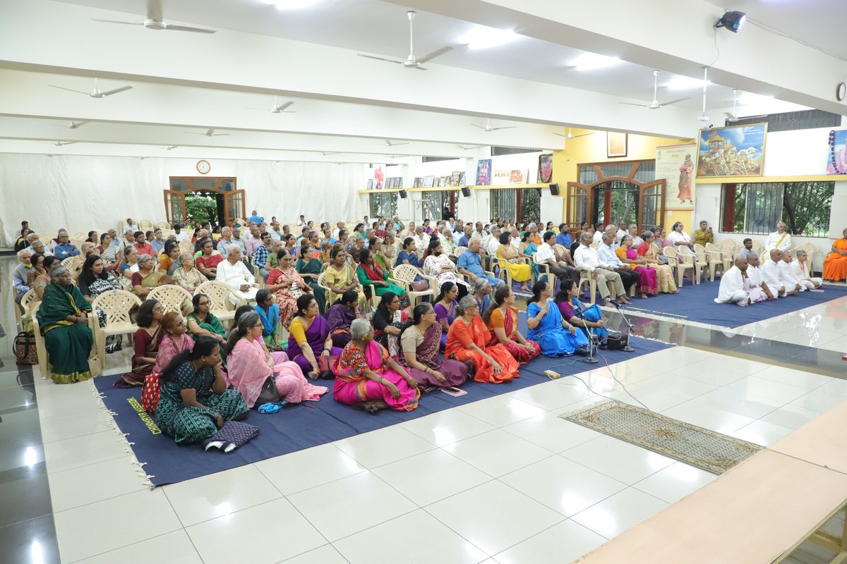 ChinmayaMission's tweet photo. Inauguration of the 2nd Kannada Vedanta Course
Sripadashetra, Bengaluru.
.
#chinmayamission #chinmayacentre #inauguration #inaugurated #swamiji #swami #swamiswaroopananda #swaroopananda #students #course #kannada #kannadacourse #vendant #vedantacourse https://t.co/W4iI8vcjEd