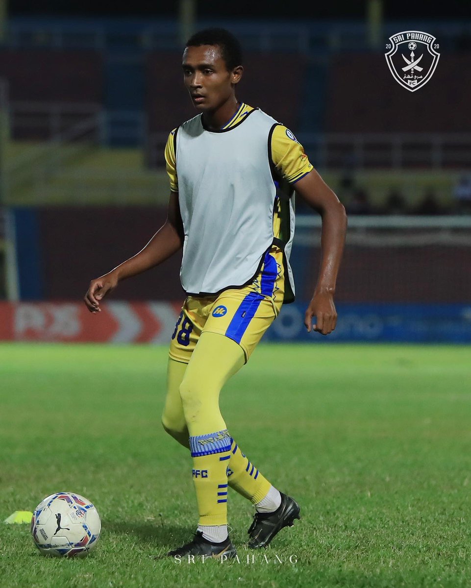 OfficialPahang's tweet photo. Bintang baru dalam pembikinan, namanya Ibrahim Manusi 🔥🔥

#SriPahang
#WhereLegendsAreBorn 
#hakkaClo
#extrajossmalaysia
#posmalaysia https://t.co/rwqrw36Cqm