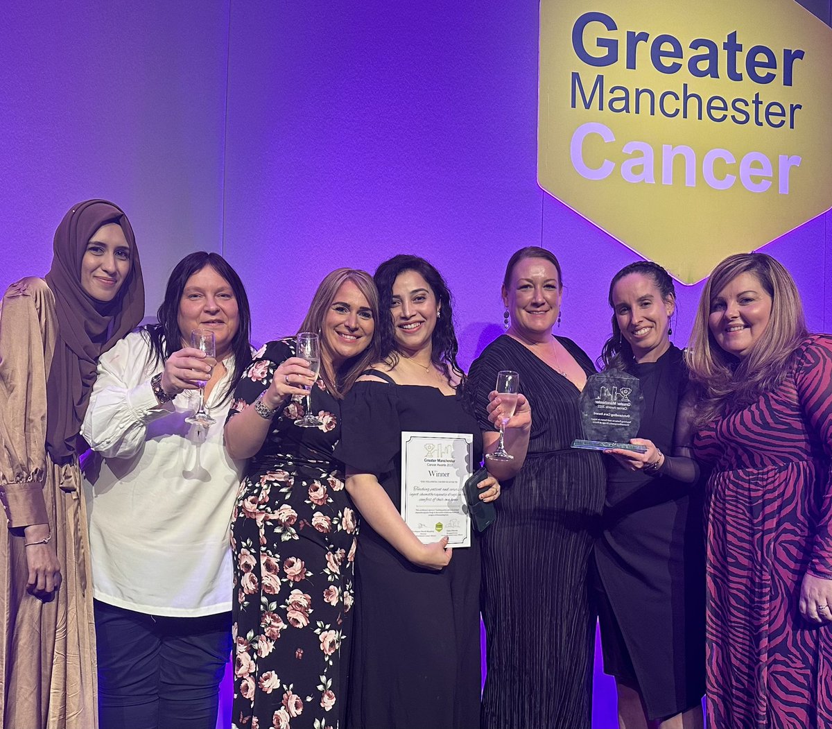 louchap01's tweet photo. Thank you @GM_Cancer who hosted their 1st #GMCancerAwards @blandsteve @AndyBurnhamGM @orourkeclaire1 @OldhamCO_NHS are delighted to come home with Outstanding Care Award🥇@macmillancancer Haematology Team driven to improve quality of life for our cancer patients https://t.co/ggGCrKq453