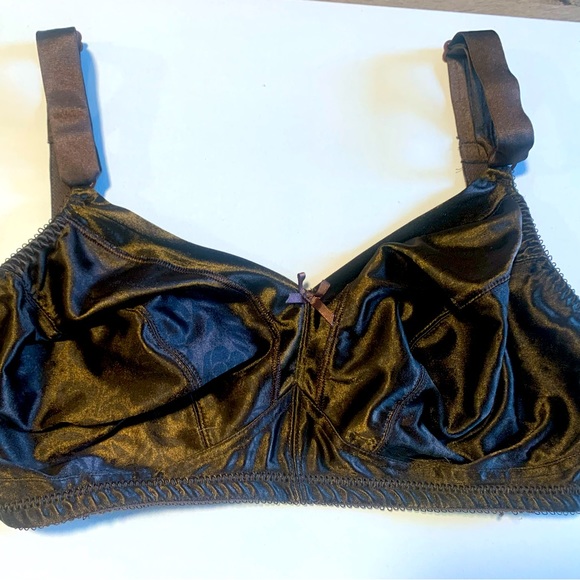 ElizabethHarb01's tweet photo. So good I had to share! Check out all the items I'm loving on @Poshmarkapp #poshmark #fashion #style #shopmycloset #pippajulie #justmysize: https://t.co/jwV0MnNqD5 https://t.co/p12QfQGhYg