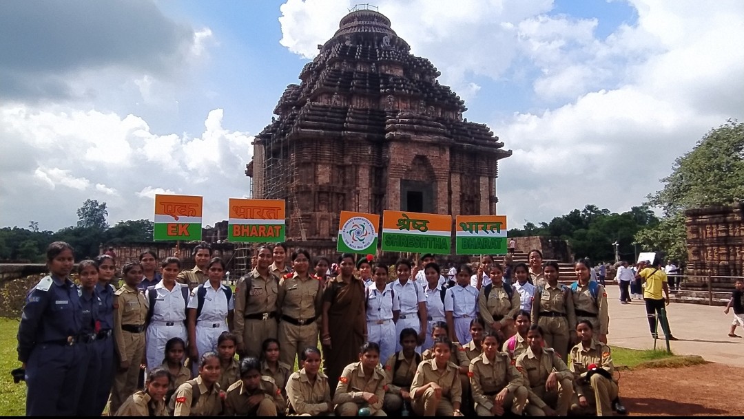 konarkkids's tweet photo. Ek Bharat Shrestha Bharat camp of NCC Cdts fm Maharashtra and Odisha Dte culminated at Bhubaneswar on 19 Oct 22. Cdts and Staff learned and celebrated  the Unity in Diversity of our nation with enhanced cultural and traditional bonding between two states@HQ_DG_NCC @kalinga_sagar https://t.co/geRrr1xG1L