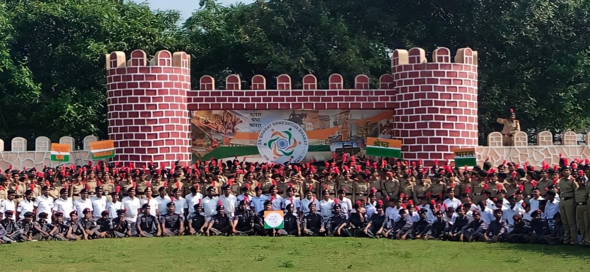 konarkkids's tweet photo. Ek Bharat Shrestha Bharat camp of NCC Cdts fm Maharashtra and Odisha Dte culminated at Bhubaneswar on 19 Oct 22. Cdts and Staff learned and celebrated  the Unity in Diversity of our nation with enhanced cultural and traditional bonding between two states@HQ_DG_NCC @kalinga_sagar https://t.co/geRrr1xG1L