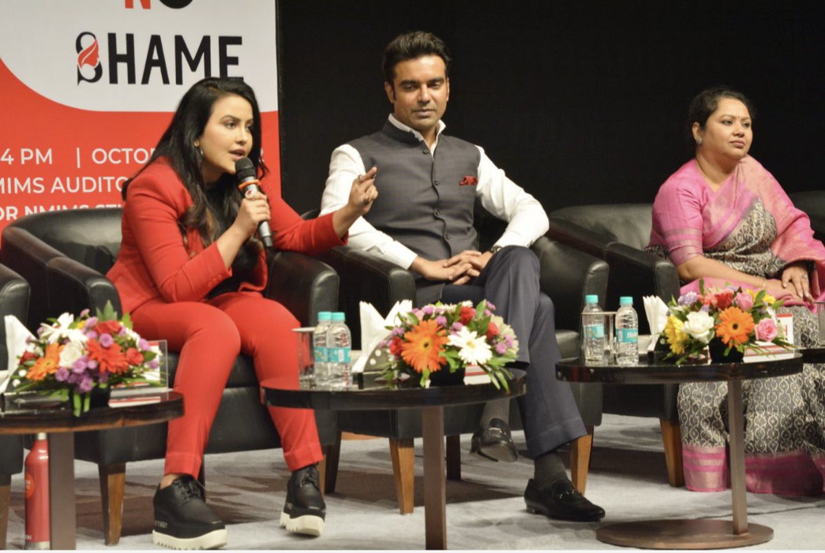 fadnavis_amruta's tweet photo. Vowed my support to #NoShame Movement, against non-consensual image sharing of girls on media,initiated by Shri @Abhishek_asitis .
Joined awareness initiative at #NarseeMonjee Institute,Mum & spoke to students reg unfair discrimination against women.
Our voice is our strength💪 https://t.co/tVpKWtOfTI