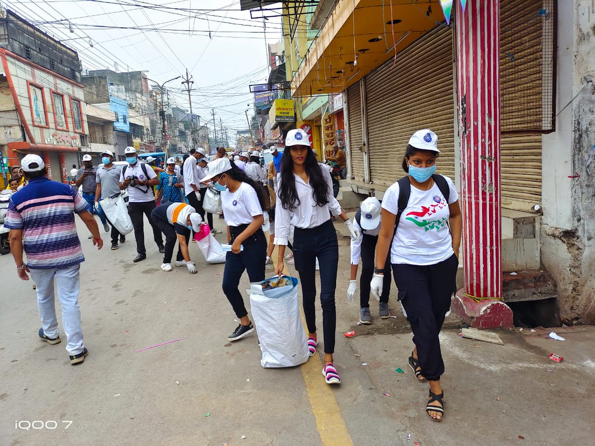 NSSRDBhopal's tweet photo. State-level Mega Cleanliness Drive cond. in Raipur CG. VC, Dr K L Verma, Nagar Nigam Commissioner &amp; RD took part.1500kg single-use plastic handed over to Nagar Nigam.
#CleanIndia2 #CleanIndiaWithNSS

@Yasministry @ianuragthakur @_NSSIndia @NITKM2021 @Pankajsinghips @askabir_ 
1/2 https://t.co/HEs410V5YF