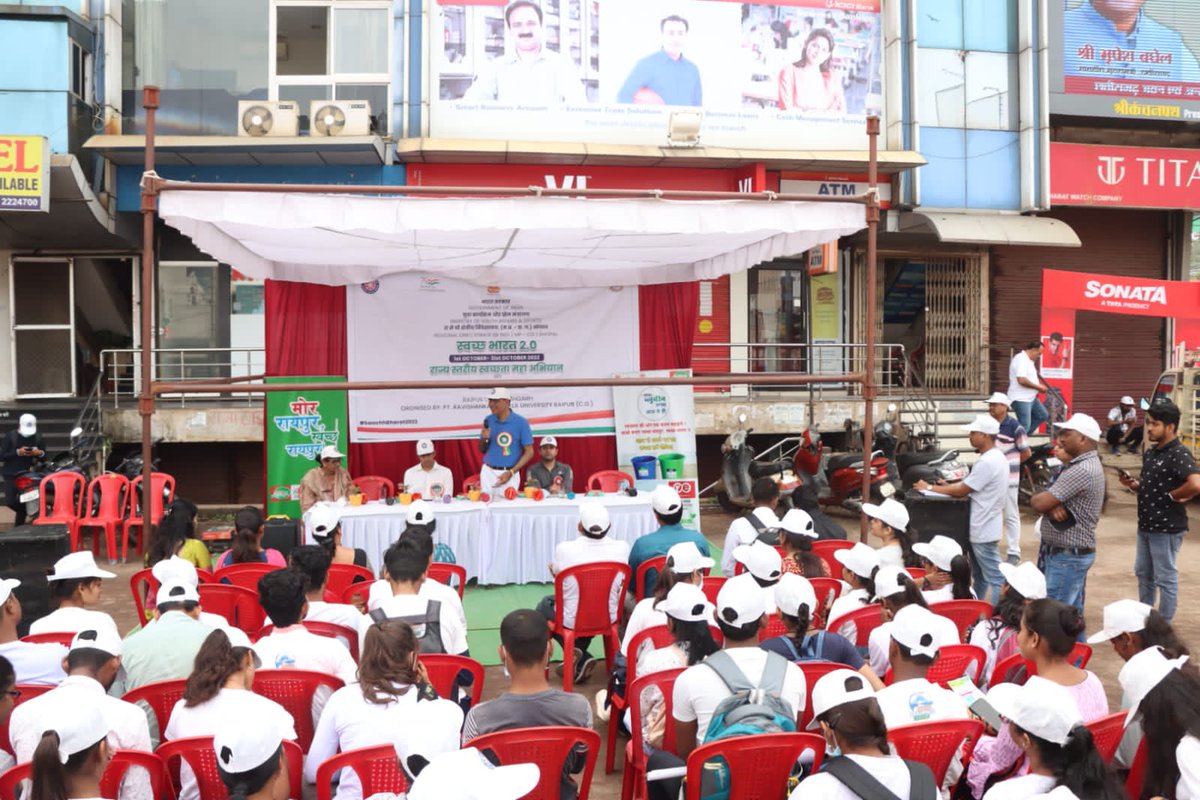 State-level Mega Cleanliness Drive cond. in Raipur CG. VC, Dr K L Verma, Nagar Nigam Commissioner & RD took part.1500kg single-use plastic handed over to Nagar Nigam. #CleanIndia2 #CleanIndiaWithNSS @Yasministry @ianuragthakur @_NSSIndia @NITKM2021 @Pankajsinghips @askabir_ 1/2