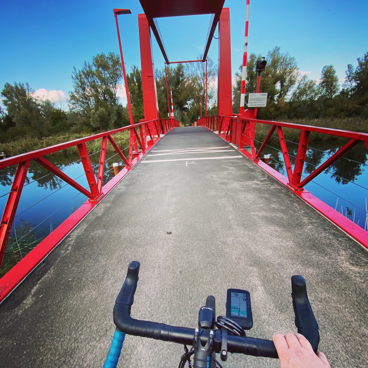KeistadFietsF's tweet photo. Wat voor paadjes fiets jij het liefst?
Snel asfalt, gravel, single tracks, keitjes? Heb je een leuke tip voor ons? #keistadfietsfestival #fietsfun #fietsplezier #fietseninnederland #fietspaden https://t.co/V2dybWGrtv