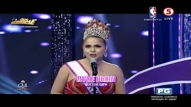 TV5manila's tweet photo. Mga palavarn na beks, hindi magpapatalo sa pag-awra at talakan! Humanda na sa kanilang masayang okrayan sa Miss Q and A Kween of the Multibeks Semifinals!👑👑👑

#ShowtimeBeksciting
#ItsShowtimeTV5
#IBAngSayaPagSamaSama https://t.co/M2qmthZuQf