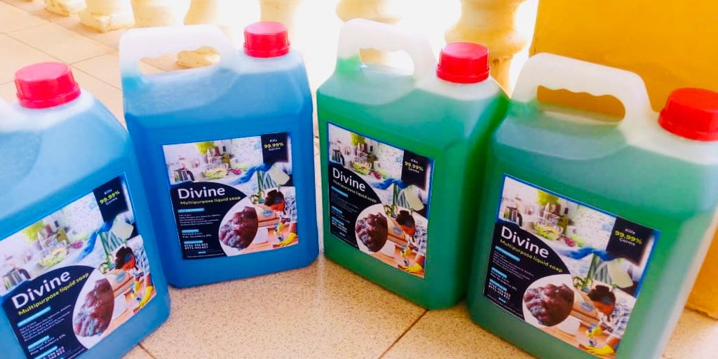 BugembeNelson's tweet photo. Multipurpose Liquid Soap is here to ensure that you maintain a hygienic environment.

Purchase a jerrycan today by just inboxing @BugembeNelson or you can contact him on 0755396053.

#MultipurposeLiquidSoap https://t.co/ejEkaBgh60