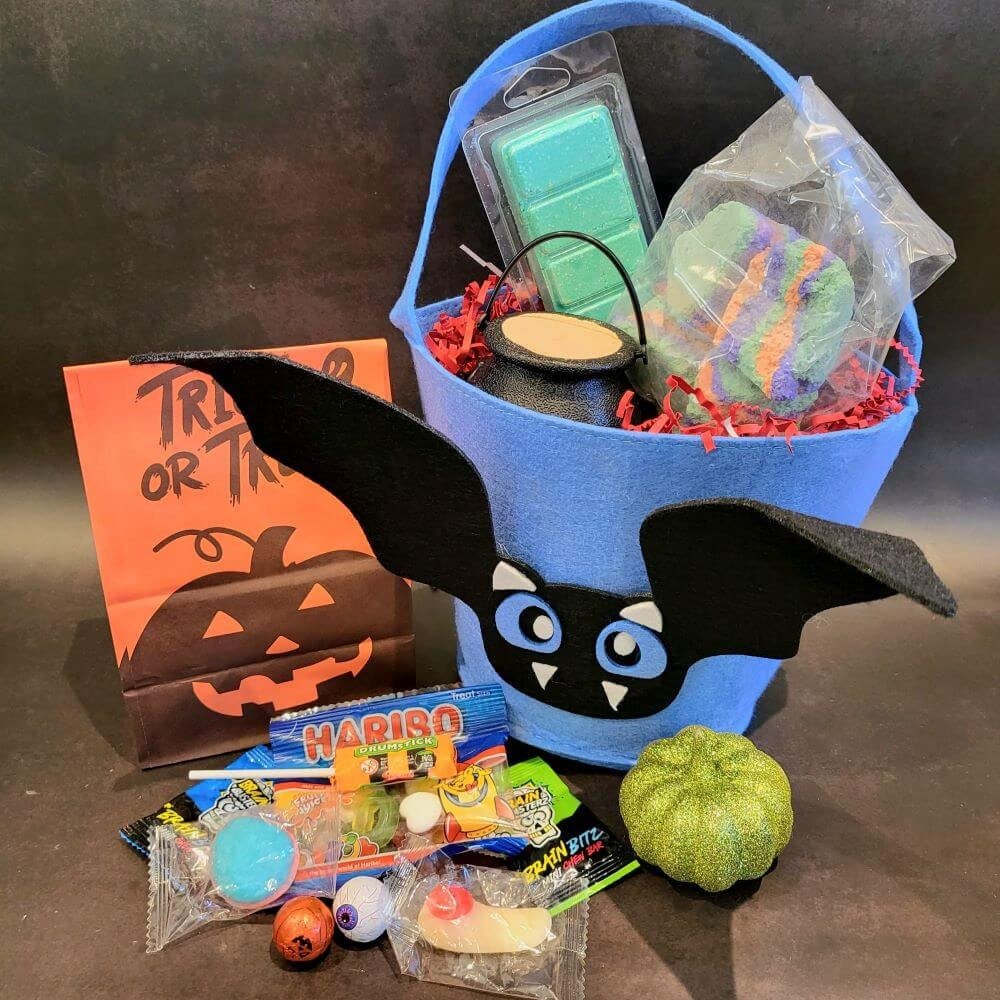 RevivalHomeFurn's tweet photo. Excited to share the latest addition to my #etsy shop: Kids Felt Halloween Trick Or Treat Loot Bag, Childrens Sweet Hamper, Halloween Bath Products, #halloween #giftset #bathbomb #kidsgift #trickortreat #fancydress #childrengift #scary #pumpkin https://t.co/orF2zCsMKF https://t.co/2EPJeDkZGU