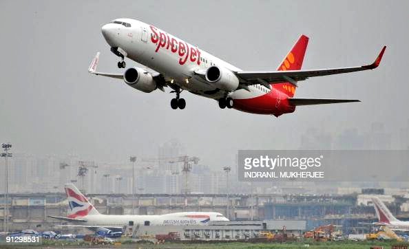 shukla_tarun's tweet photo. Some #Diwali good news for @flyspicejet employees :

- Captain, examiners, trainers etc. salaries increased to Rs 7 lakh per month for 80 hours of flying and 6 lakhs for 70 hours from current Rs 4.5 lakh

- Senior first officers salaries will soar by Rs 2.5 lakh.

🛩️ https://t.co/DcVilfYRRY