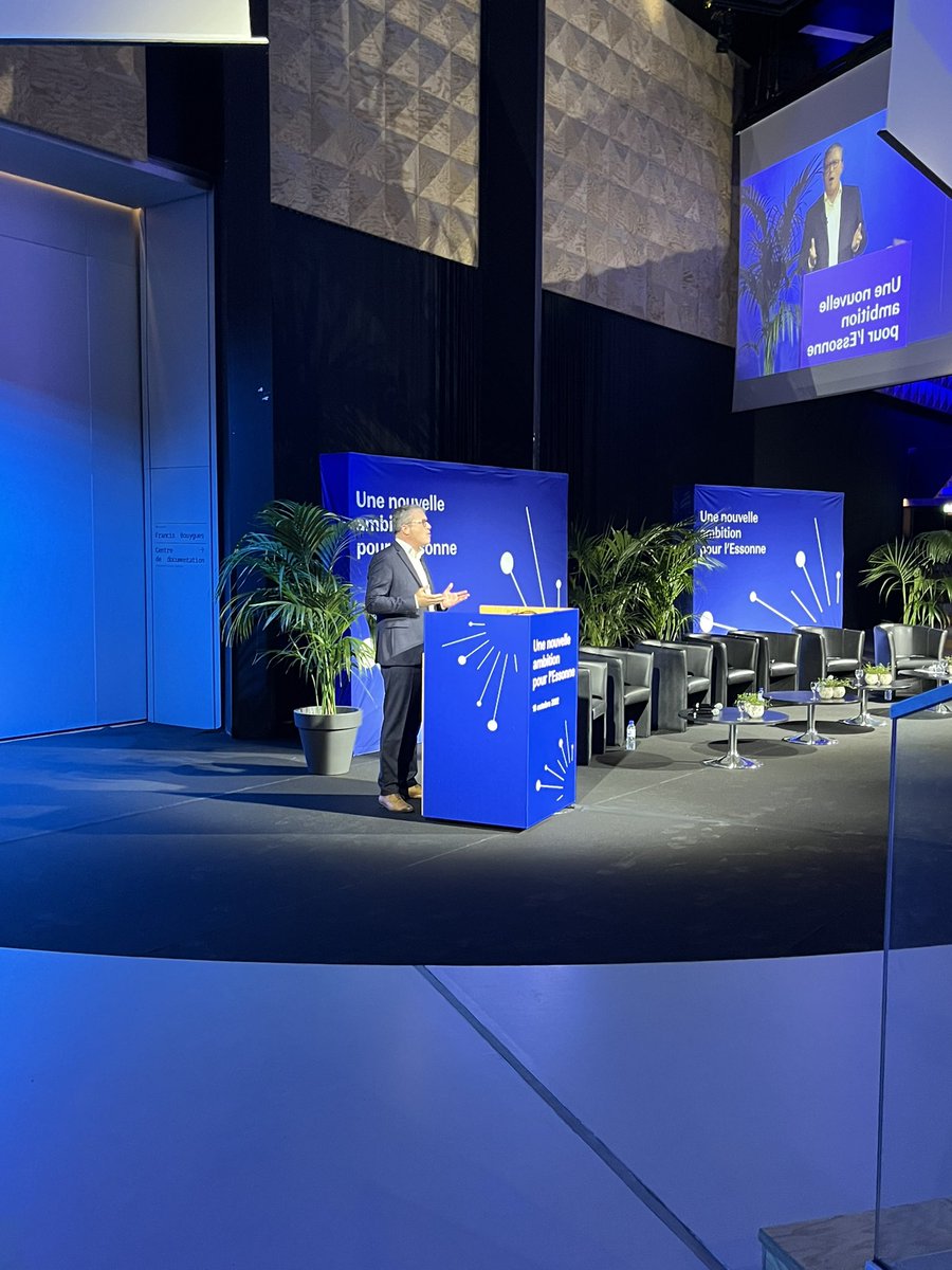 durovray's tweet photo. L’Essonne sait ce qu’elle est et où elle va. Nous avons posé ensemble nos ambitions pour le territoire dans Le Livre Blanc 2040. 

Nous vivons dans un département jeune, dynamique, avant-gardiste. Un territoire où il fait bon naître, grandir, s’épanouir ! https://t.co/BQHslhzPRn