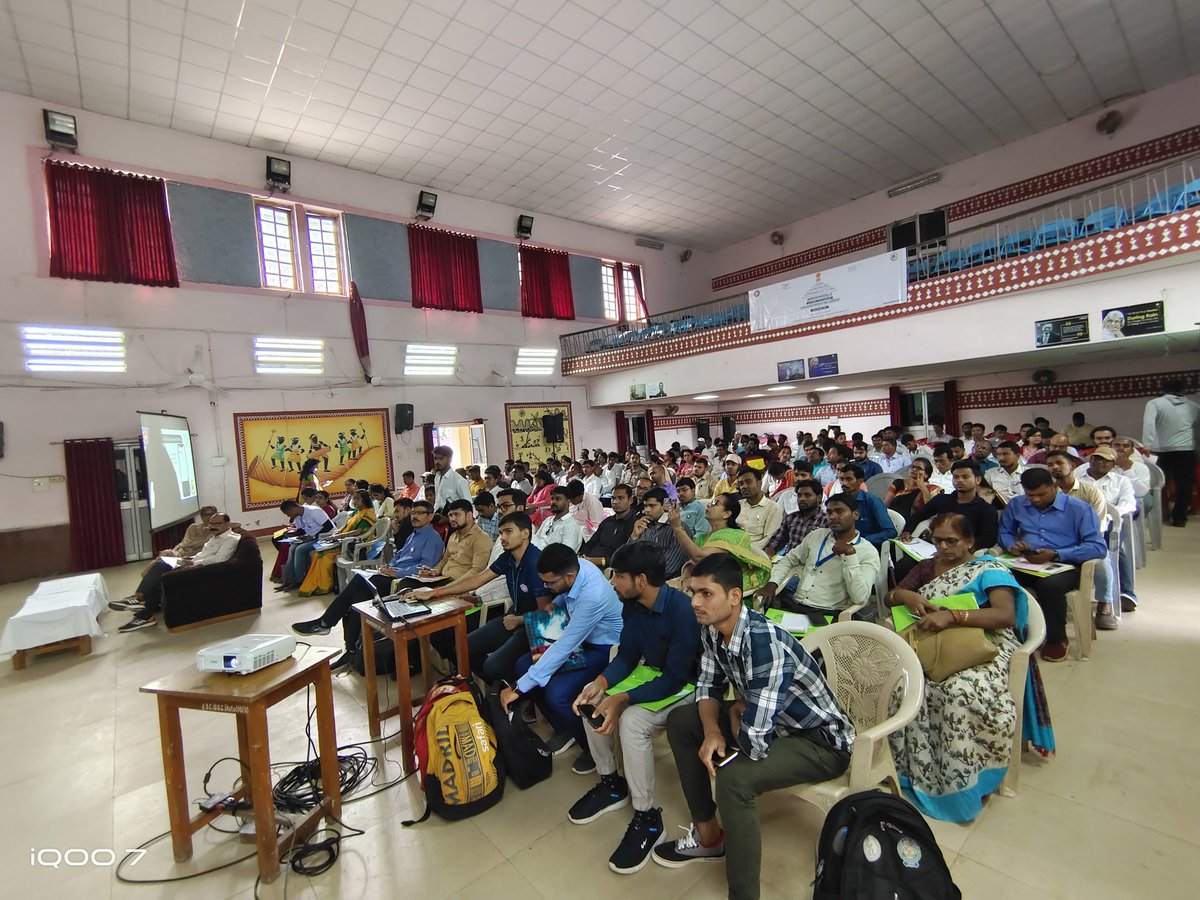 Mayank_v86's tweet photo. @nssptrsuCG organised a social media workshop on 19th oct 2022 at DB girls college, raipur. 
@NSSRDBhopal @_NSSIndia @askabir_ @NssChhattisgarh @NeetaBajpai5 @pankajsinghips @YASMinistry @ianuragthakur https://t.co/IjhdGD3pzz
