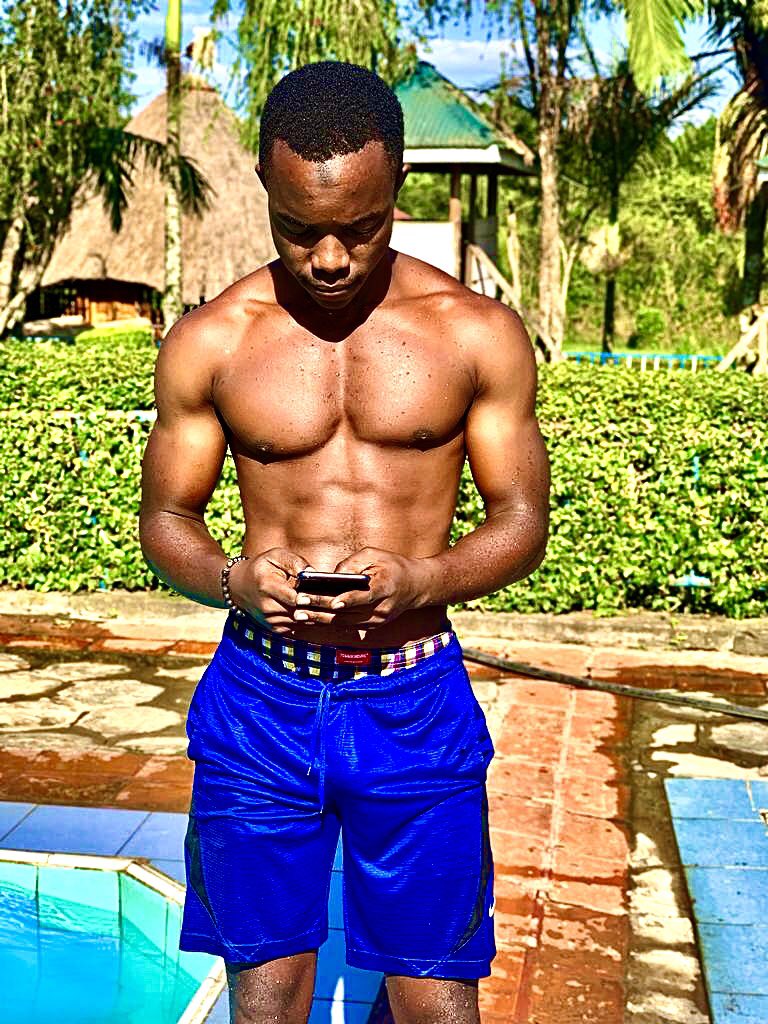 quraishjr's tweet photo. At work.                    Off work https://t.co/5x26snFZWW
