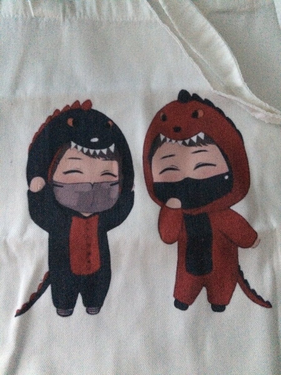 ALAGADNIMAXPEIN's tweet photo. ANG GANDA NG PRINT TALAGA 😭 MURA LANG NETO MGA BULA! FOR ONLY 99 PESOS MERON KA NG DB TOTE BAG https://t.co/EadFqnZBLd