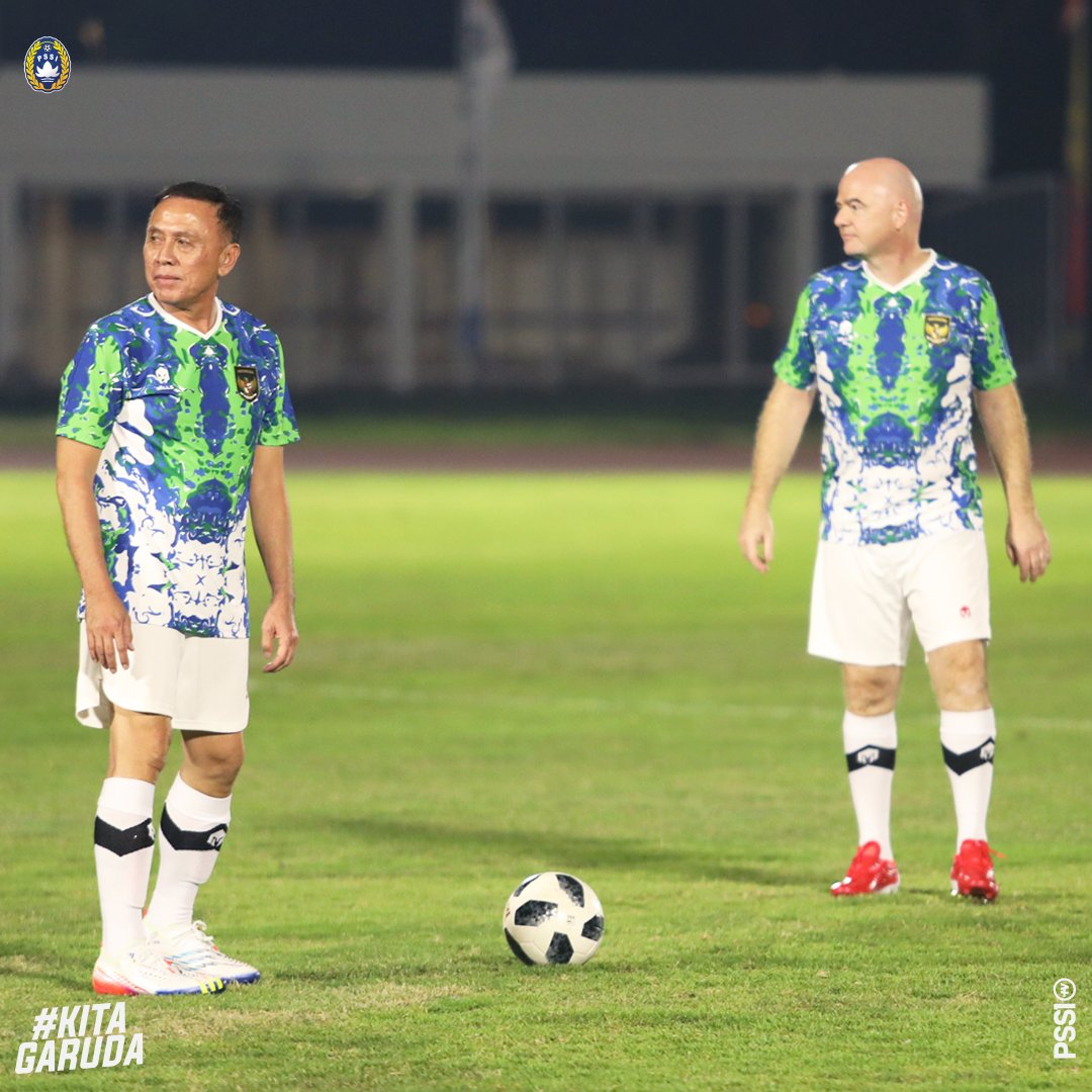 18/10/2022

Siang hari: Andi Setiawan menjadi korban meninggal dunia tragedi Kanjuruhan ke-133 setelah 17 hari dirawat di ICU RS Saiful Anwar, Malang.

Malam hari: Presiden FIFA Gianni Infantino bersama Ketum PSSI Mochamad Iriawan berserta jajarannya bermain fun football.

KEJAM!