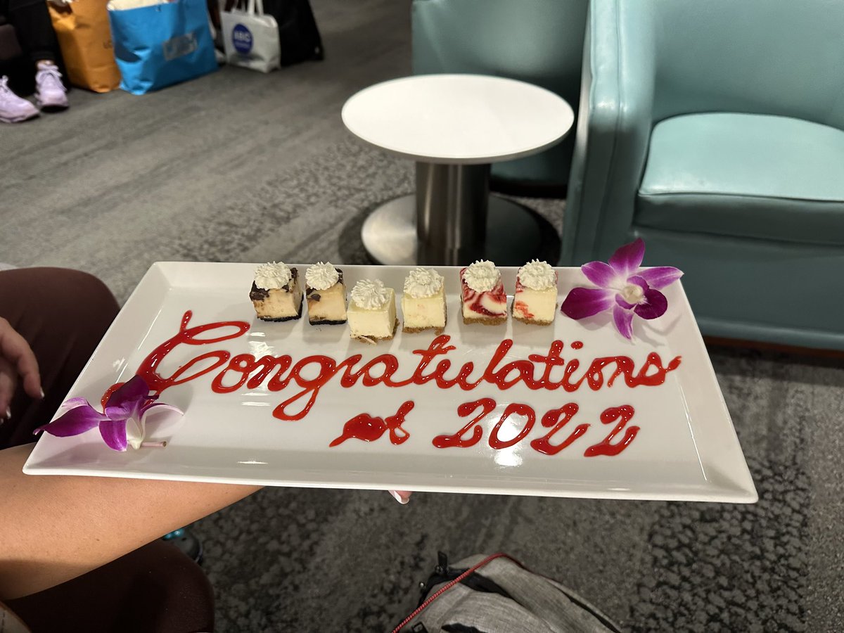 cynsvision's tweet photo. Thank you so much @Delta for this adorable and yummy surprise in honor of our wedding 😍

@Ren1021 https://t.co/X4ydm47p39