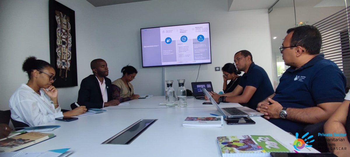 pshpmada's tweet photo. 18 octobre 2022: En collaboration avec @BngrcMada, @pshpmada a accueilli la délégation de Comores représentée par la Direction Générale de la Sécurité Civile. La rencontre a apporté une compréhension sur l'engagement du secteur privé dans les préparations et réponses d'urgences. https://t.co/lSwwHGFCqY