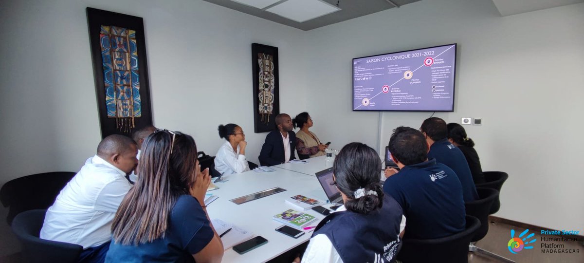 pshpmada's tweet photo. 18 octobre 2022: En collaboration avec @BngrcMada, @pshpmada a accueilli la délégation de Comores représentée par la Direction Générale de la Sécurité Civile. La rencontre a apporté une compréhension sur l'engagement du secteur privé dans les préparations et réponses d'urgences. https://t.co/lSwwHGFCqY