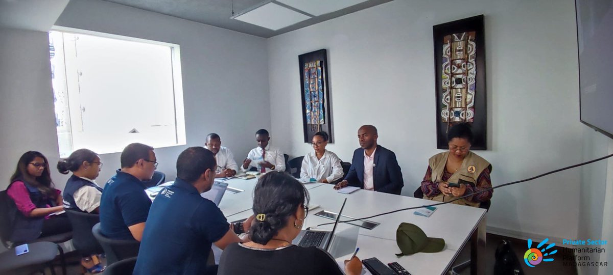 pshpmada's tweet photo. 18 octobre 2022: En collaboration avec @BngrcMada, @pshpmada a accueilli la délégation de Comores représentée par la Direction Générale de la Sécurité Civile. La rencontre a apporté une compréhension sur l'engagement du secteur privé dans les préparations et réponses d'urgences. https://t.co/lSwwHGFCqY