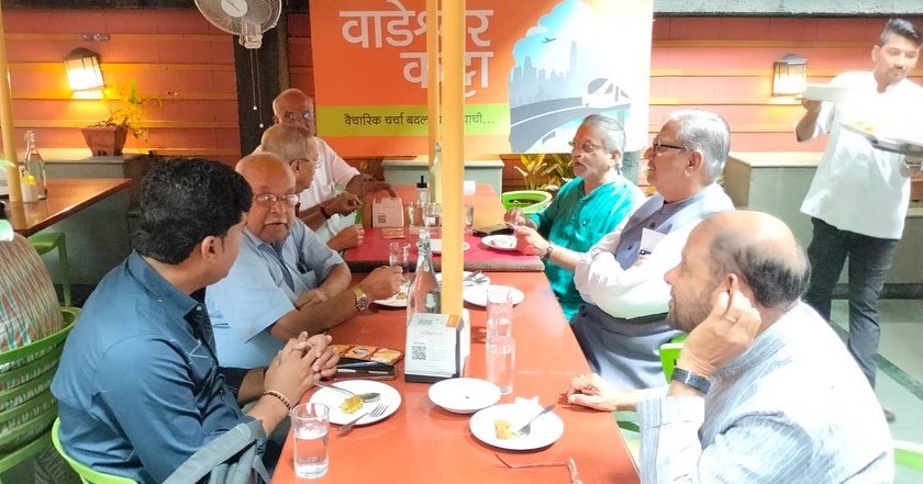 MahebubShaikh20's tweet photo. आज पुणे येथे राष्ट्रवादी काँग्रेस पार्टीचे  प्रवक्ते अंकुश अण्णा  काकडे यांच्या निमंत्रणावरून वाडेश्वर कट्टा मध्ये सहभाग घेतला. यावेळी पुण्याच्या विविध विषयांवर पुण्यातील जाणकार मंडळी महत्वपूर्ण चर्चा करत होती. या चर्चेत सहभाग घेता आला. https://t.co/R6Duqgqywg