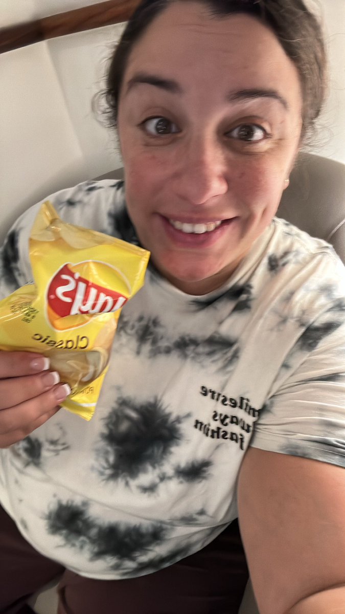 cynsvision's tweet photo. Channeling my inner @TheTayMack with my @LAYS https://t.co/lA6HirO8Gp